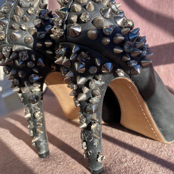 Amazing studded Sam Edelman heels! - Picture 2 of 8
